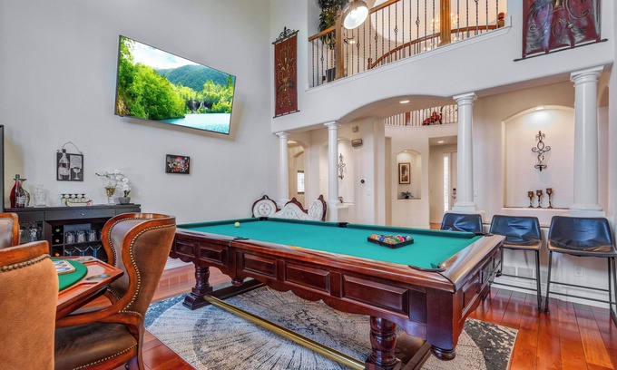 Aurora House | Spacious & Cozy Winter Retreat: Scenic Views, Luxury, Pool Table, Crystal Chandelier, Hardwood."