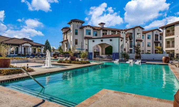 McNeil Apartment | Spacious CozySuites on I-35 w/pool and parking #03
