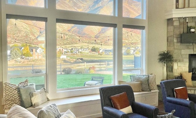 Mapleton House | Spacious Craftsman Home with Mtn view, Ski vaca near 7 major resorts