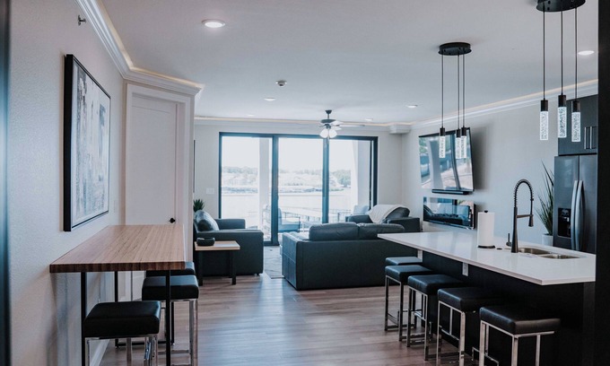 Osage Beach Condo | Spacious Custom Topsider Lakefront Condo with two swimming pools
