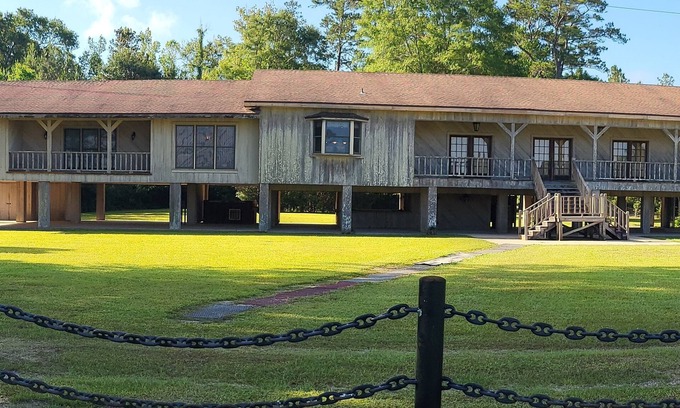 Poplarville Cabin | Spacious Cypress Lodge 10 minutes from I-59 exit #29