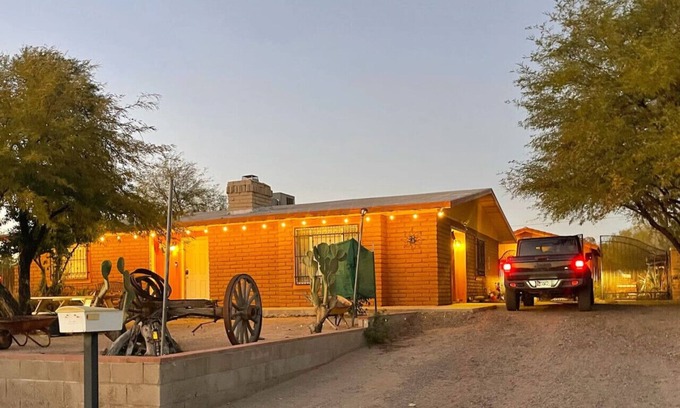 Marana House | Spacious Desert Getaway ~ Scenic Views ~ Hammock!