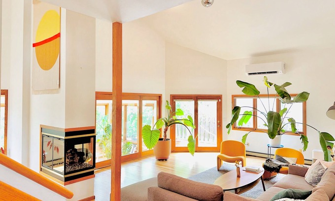 Arapahoe Ridge House | Spacious Designer Home in Boulder Perfect for Families and Groups