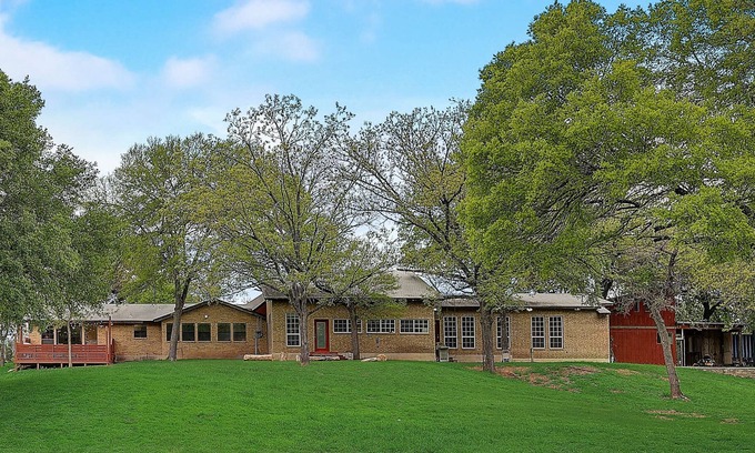 Austin House | Spacious dog-friendly home with gas grill, patio, W/D, & kitchen - large yard