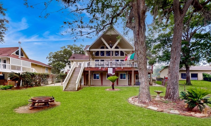Brazoria House | Spacious dog-friendly riverfront home with central AC, private pier + firepit