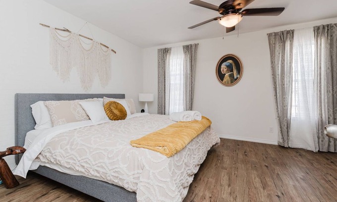 Red Deer House | Spacious double family townhome in Red Deer. 5 minutes walk from BMX park