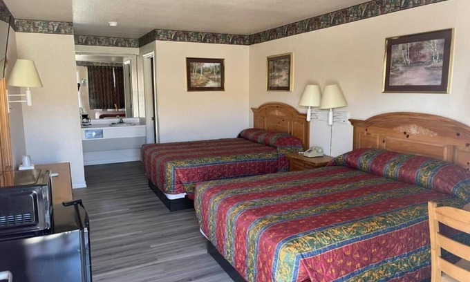 Mathis Hotel | Spacious Double Room w/Parking Near Lake Corpus Christi Adventures