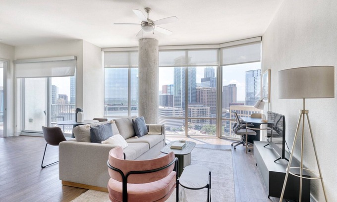 West End Apartment | Spacious Downtown 1 BR w/Gym, W/D, Pool, walk to 6th St, by Blueground