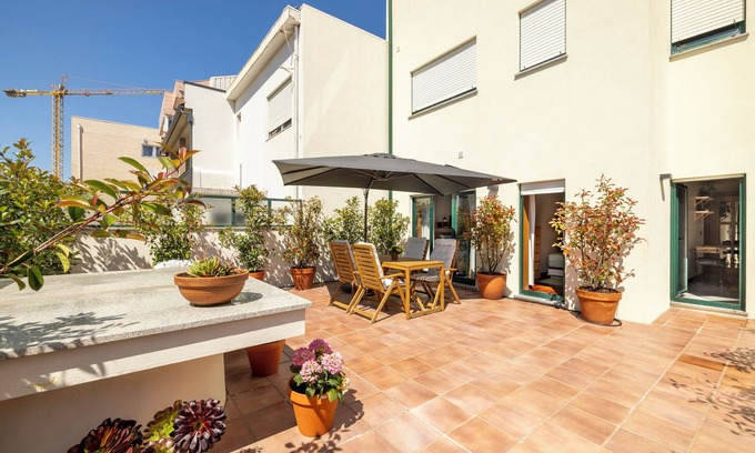 Cedofeita Apartment | Spacious Downtown Apartment with Private Terrace