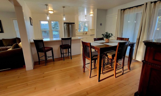 Martinez House | Spacious Downtown Martinez Home -2B/1BA