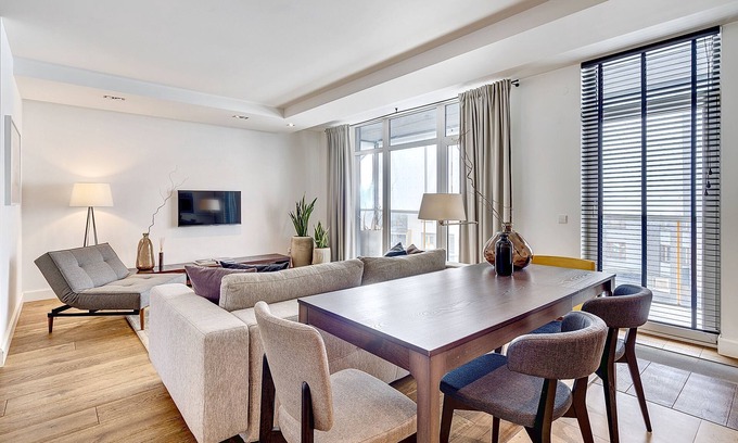 Business District Apartment | Spacious Dream Apartment with Balcony - Central City
