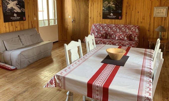 Arreau House | Spacious duplex apartment, balcony with mountain views and private garage