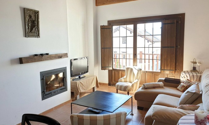 Badaguas Apartment | Spacious Duplex with Golf Course & Park Access Near Jaca