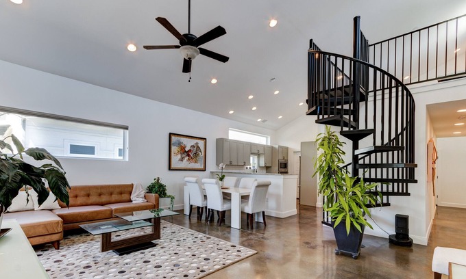 Rosewood House | Spacious East Austin Oasis