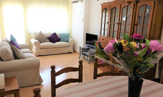 Sant Feliu de Guixols Apartment | Spacious Apt,Air con,lift,parking,private terrace,walk to beach & town,Free WIFI