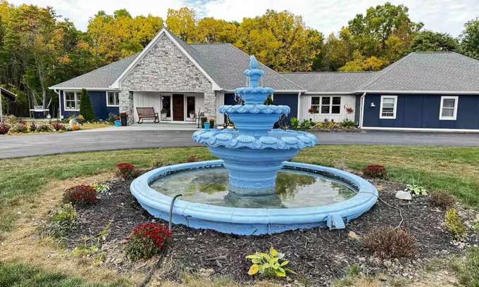 Crawfordsville House | Spacious Estate 5-bedroom Acres of Serenity