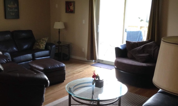 Thunder Bay House | Spacious Executive 3BR Townhouse, Newly Built with Patio Deck and BBQ