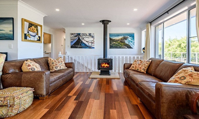 Killcare Heights House | 'Spacious Family Retreat' by Accom Holidays
