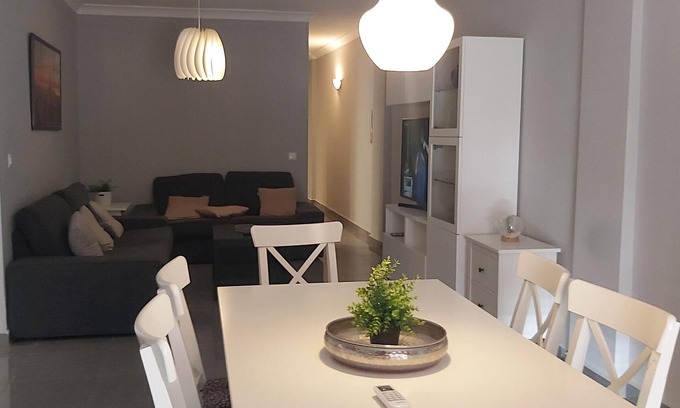 El Ejido Apartment | Spacious Family Apartment in Málaga, near historic center