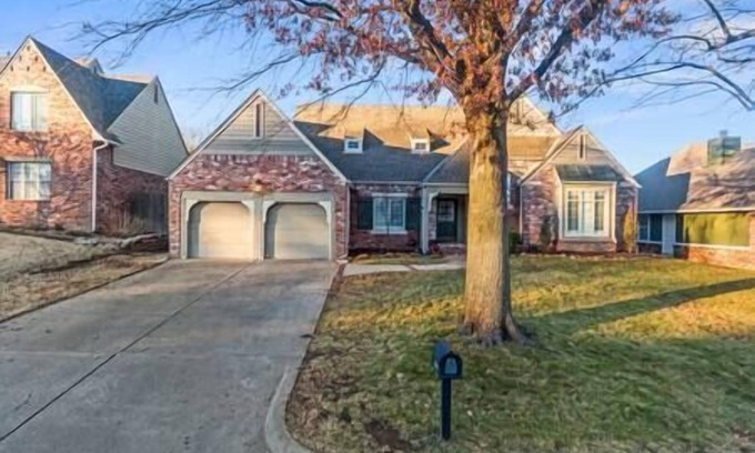 South Tulsa House | Spacious Family-Friendly Home in South Tulsa
