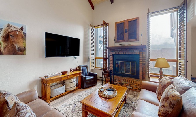 Purgatory House | Spacious Family Getaway W/Private Balcony, Skiing Nearby & High-Speed WiFi