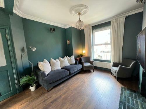 Dublin House | Spacious Family Haven On Edge of City Centre