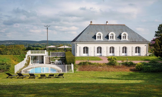 Brizay Cottage | Spacious family home in Brizay, Near Chinon and Azay-le-Rideau (Up to 15 Guests)