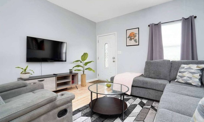 Park Duvalle House | Spacious Family Home | Churchill Downs & Downtown!
