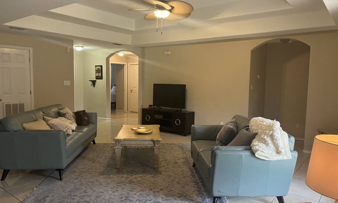 Pharr House | Spacious Family Home