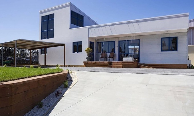New Plymouth CBD Apartment | Spacious Family Retreat in New Plymouth