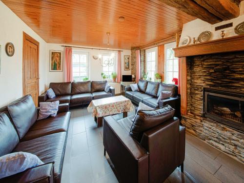 Brisy House | Spacious Farmhouse Retreat