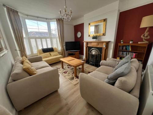 Babbacombe Apartment | Spacious first floor family flat, Sea view