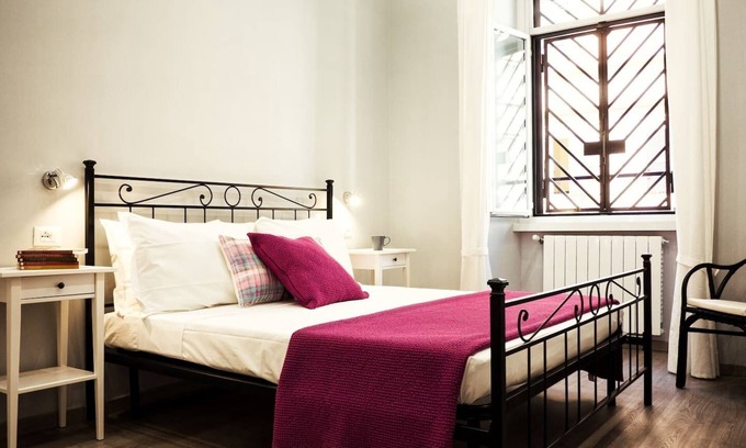 Rione XVIII Castro Pretorio House | Spacious flat up to 6 guests/Termini Station - lift - wifi - 3 beds - 2 baths