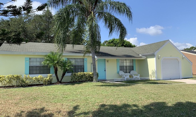 Sebastian Highlands House | Spacious Florida Home On Canal. 3br/2ba. Minutes From Beaches.