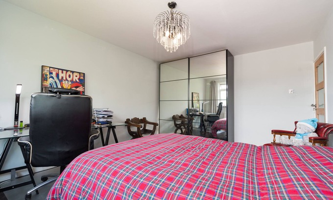 High Barnet Apartment | Spacious forest view apartment