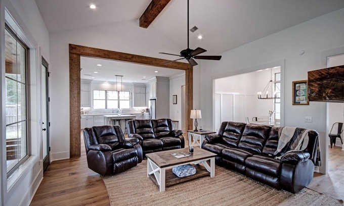 Madison House | Spacious Four Bedroom Home in Madison County