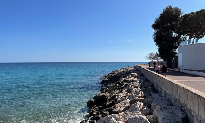Roquebrune-Cap-Martin Apartment | Spacious T3 in quiet villa between sea and hills, terraces and garden