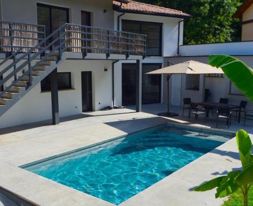 Saint-Martin-de-Seignanx Villa | Spacious Luxury Modern Villa with Pool, Beaches and Garden