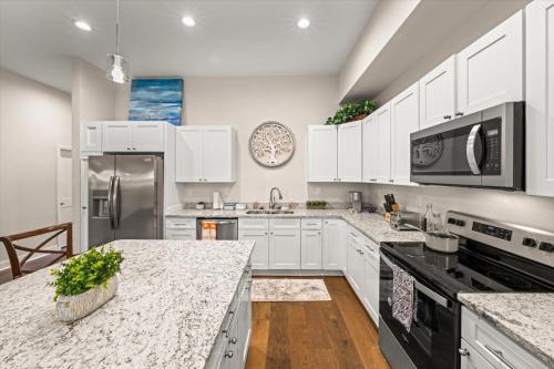 Loudon Apartment | Spacious Freshly Renovated Townhome - City Side