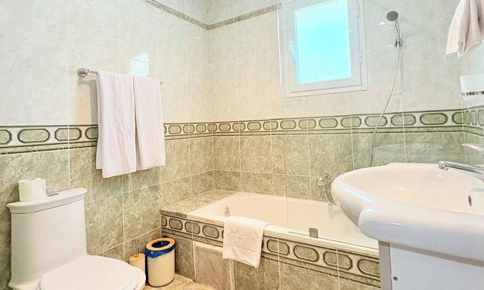 Les Berges Du Lac II Apartment | Spacious & fully equipped S+2 - Tunis Lac 2