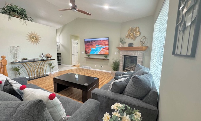 West Valley City House | Spacious Getaway Home in The Valley - Top Unitnn