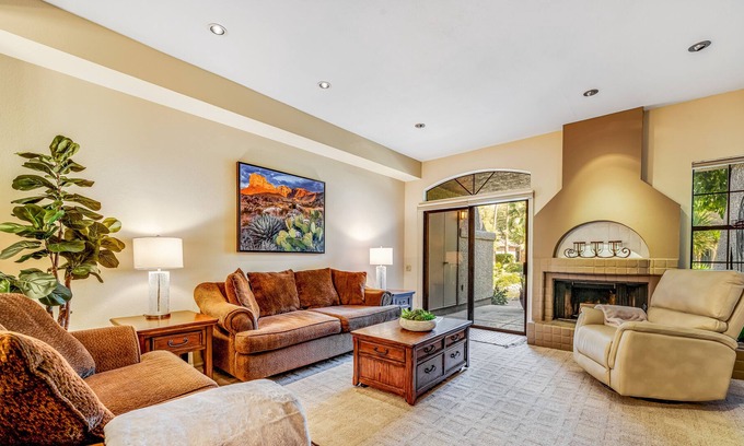 Scottsdale Ranch Condo | Spacious getaway near downtown with shared pool, patio, balcony & jetted tub