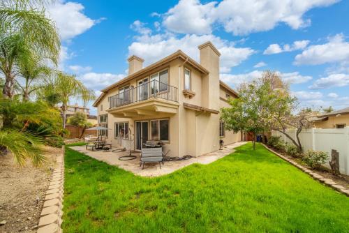 Yucaipa House | Spacious Golf Course Retreat - with Modern Kitchen