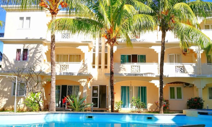 Flic-en-Flac Villa | Spacious ground floor villa 5 mins walk to beach, shops and entertainment.