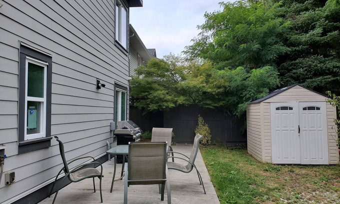 Sardis House | Spacious Ground floor Independent unit. Self checking, 750 sf.