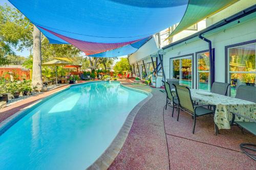 Heritage Villa | Spacious Group Retreat 15 Mi to Dtwn San Antonio!