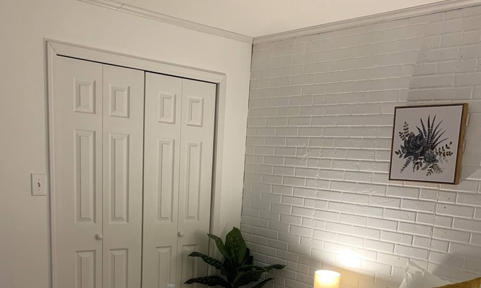 Hamilton House | Spacious Guest Suite 12 minutes from Nauvoo, IL.