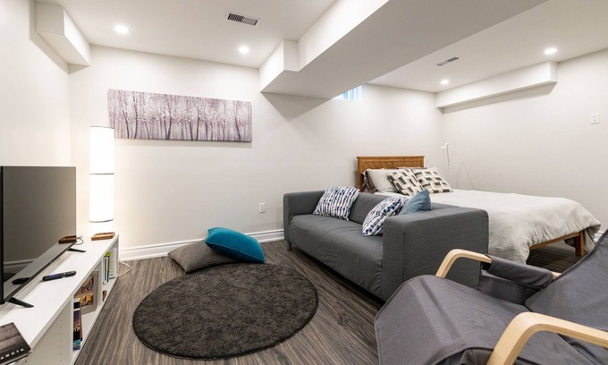 Burlington Apartment | Spacious Guest Suite Downtown Burlington