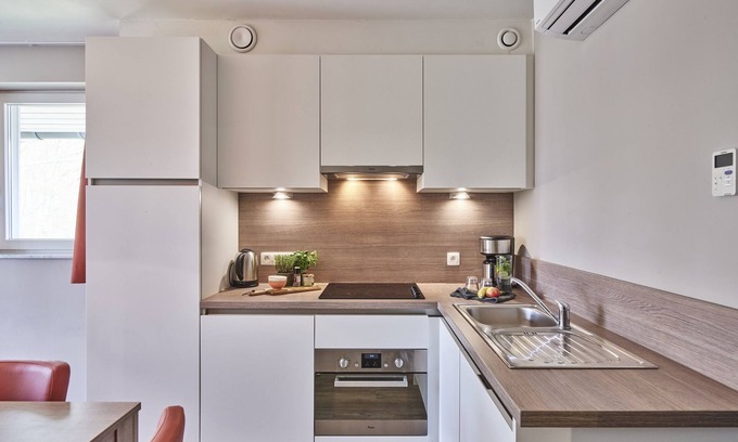 Houthalen Apartment | Spacious holiday apartment for 10 people
