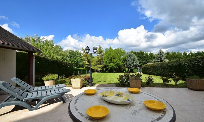 Faverolles House | Spacious holiday home with pool in Faverolles